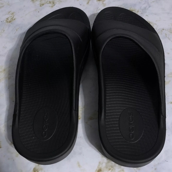 Oefos Comfort Slides Men's size 7 Women's Size 9 Black #W9 - Picture 6 of 8